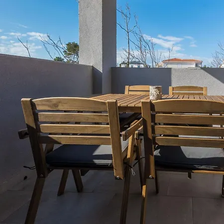 Pejakovic 2 By Interhome Вир