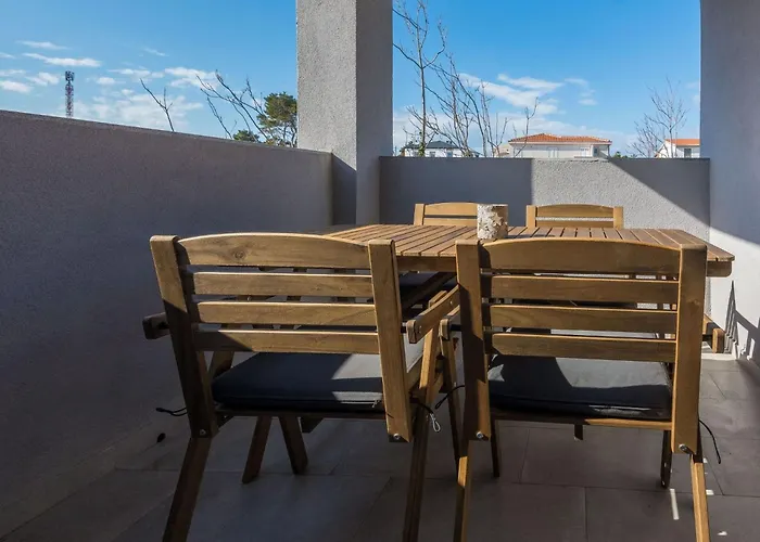 Pejakovic 2 By Interhome Вир