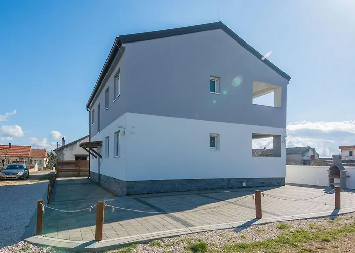 Pejakovic 2 By Interhome Apartman